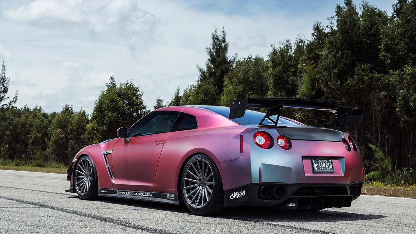 日產(chǎn)GT-R R35改裝車 高清桌面壁紙，駕馭視覺的機械藝術(shù)